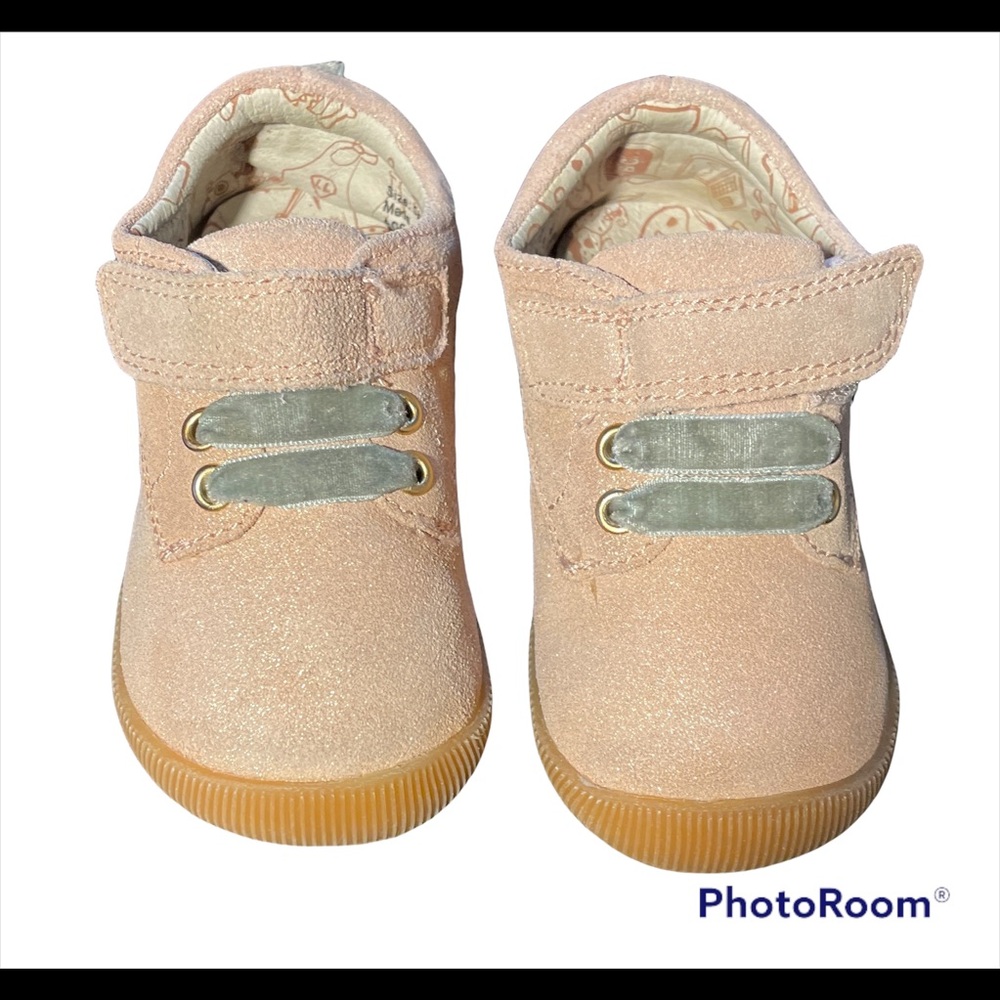 Livie & Luca Velcro Shoe Size: 5
